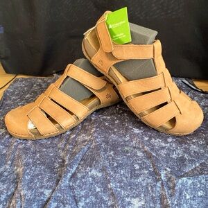 New from box. Leather from Spain.